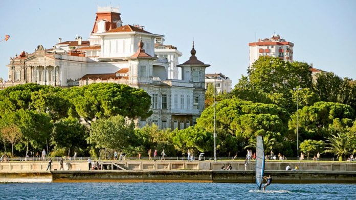 İstanbul Boğazı'nın Yalıları Yabancıların Gözdesi İstanbul Boğazı'nın Yalıları Yabancıların Gözdesi