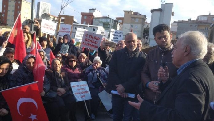 Doğu Perinçek'ten Akel İnşaat Mağdurlarına Ziyaret Doğu Perinçek'ten Akel İnşaat Mağdurlarına Ziyaret
