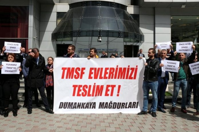 Dumankaya İnşaat Mağdurları TMSF Önünde Eylem Yaptı Dumankaya İnşaat Mağdurları TMSF Önünde Eylem Yaptı