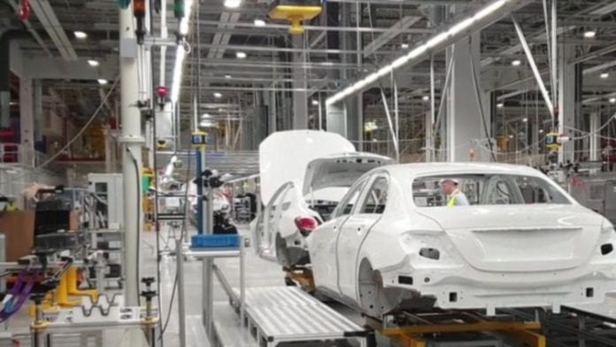 Mercedes, Rusya'daki İlk Fabrikasını Açıyor Mercedes, Rusya'daki İlk Fabrikasını Açıyor