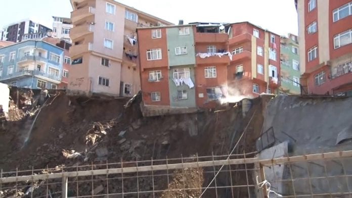 Başlıca Risk Bölgesinde Yer Alan Şehirler ve En Çok Riskli Binaların Olduğu İller Açıklandı Başlıca Risk Bölgesinde Yer Alan Şehirler ve En Çok Riskli Binaların Olduğu İller Açıklandı
