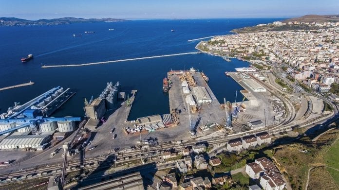 Balıkesirli Sanayici Bandırma Limanı'nı Bekliyor Balıkesirli Sanayici Bandırma Limanı'nı Bekliyor
