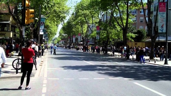 20 Milyar Liralık Meşhur Cadde Yeni Otel İstiyor 20 Milyar Liralık Meşhur Cadde Yeni Otel İstiyor