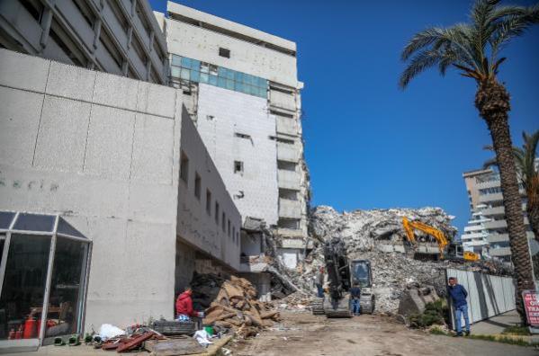 Yıkımına Başlanan Otel Yeniden İnşa Edilecek! Yıkımına Başlanan Otel Yeniden İnşa Edilecek!